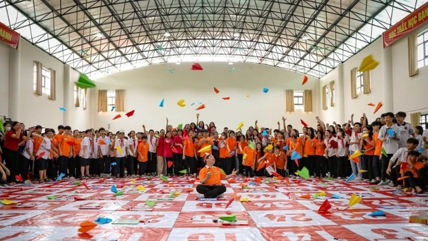 Để trẻ em Việt Nam có thể vững bước trong một tương lai thế giới đầy biến động, chúng ta cần trang bị những hành trang phù hợp cho các em từ hôm nay. (Ảnh UNICEF)