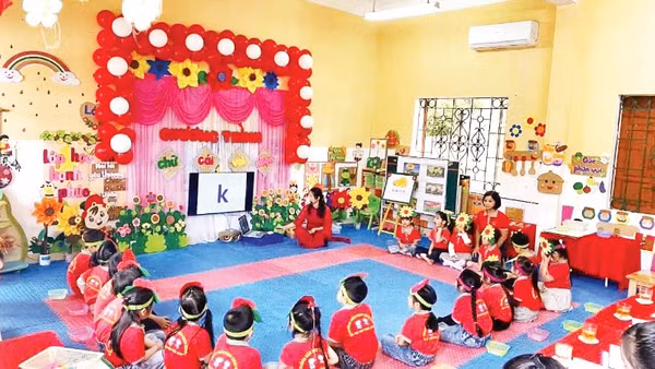 Để bảo đảm công bằng giáo dục, đề án cần xem xét sự chênh lệch giữa các vùng miền. Trong ảnh: Một tiết học tại Trường Mầm non Đức Ninh (xã Thái Hòa, Tuyên Quang)