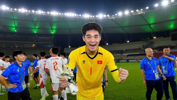 Thủ thành Trần Trung Kiên.