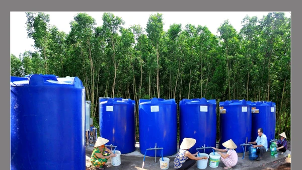 Nước ngọt về miền quê. (Ảnh Nghệ sĩ Nhiếp ảnh Nguyễn Thanh Dũng)