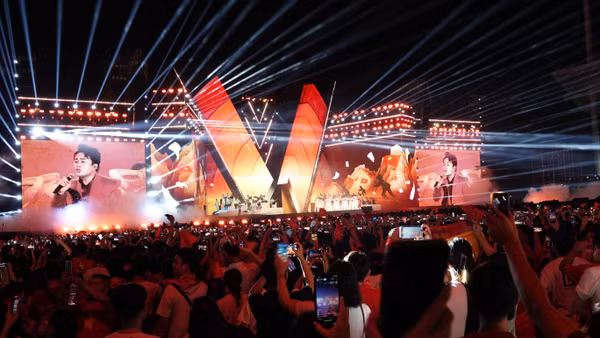 Chương trình nghệ thuật “Tổ quốc trong tim” có sức lan tỏa mạnh mẽ tới cộng đồng. Ảnh | MẠNH TRƯỜNG