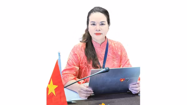 Bà Phạm Thị Kim Oanh. 