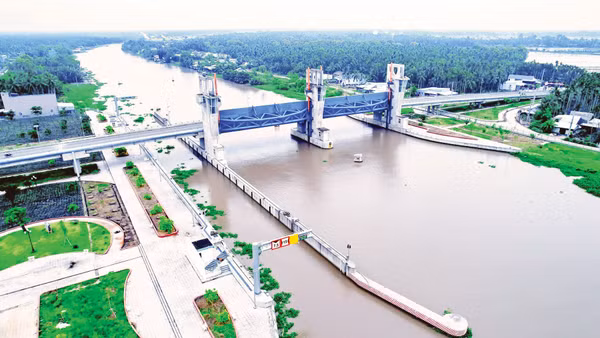 Cống Cái Bé, tỉnh An Giang đưa vào vận hành phòng chống hạn mặn hiệu quả tại miền Tây. (Ảnh Lê Sơn)