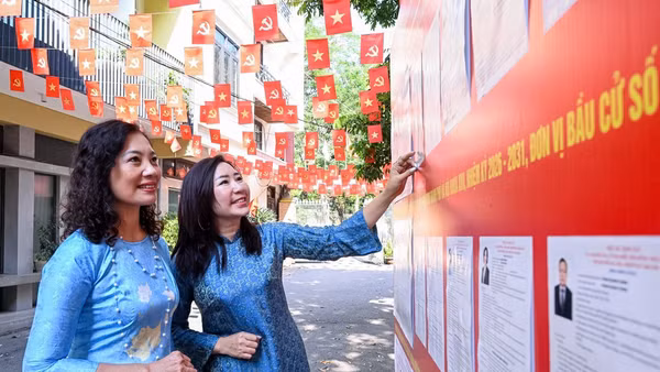 Điểm niêm yết danh sách cử tri Khu vực bầu cử số 7, Tổ bầu cử số 3, phường Ba Đình, TP Hà Nội. (Ảnh: Thành Đạt)