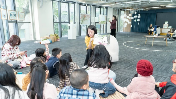 Đọc sách cùng tác giả đem lại những giây phút vui vẻ cho các em nhỏ. (Ảnh NXB Kim Đồng)