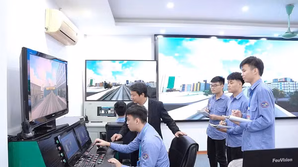 Khoảng cách công nghệ giữa đường sắt hiện hữu và đường sắt tốc độ cao là rất lớn, vì vậy Việt Nam cần chuẩn bị tốt việc đào tạo nhân lực đáp ứng yêu cầu tiến tới làm chủ công nghệ. Nguồn VNR