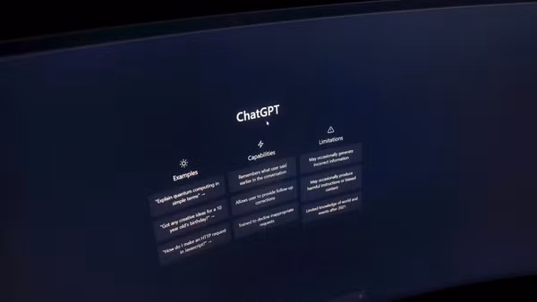 Một mô hình thông tin khuyến cáo về hạn chế (limitations) của công cụ trí tuệ nhân tạo, bao gồm tình trạng thông tin không chính xác và ít cập nhật các diễn biến thế giới sau năm 2021.
