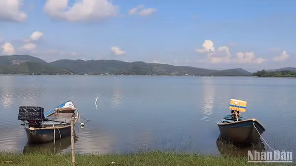 Đầm An Khê nằm trong quần thể Di tích văn hóa Sa Huỳnh có nhiều tiềm năng phát triển du lịch. 