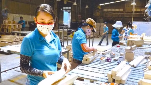 Sau chu kỳ xung đột tại Trung Đông, nhu cầu nhập khẩu hàng hóa có thể tăng trở lại từ giữa năm 2026, nhất là các mặt hàng phục vụ tiêu dùng, tái thiết như các sản phẩm gỗ xuất khẩu.