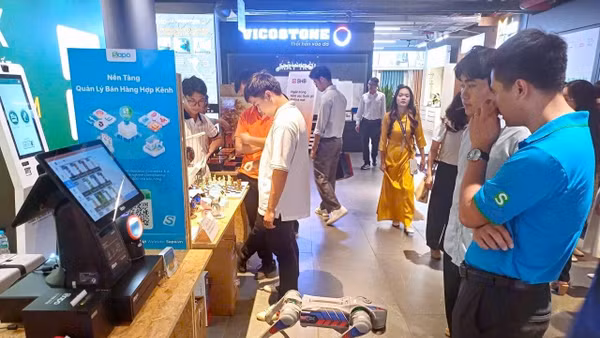 Để đạt mục tiêu tăng trưởng đã đề ra, chính quyền Thủ đô xác định rõ nhiệm vụ đồng hành cùng người dân, doanh nghiệp ứng dụng thương mại điện tử, công nghệ số.