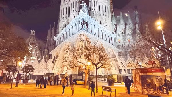 Sagrada Familia dự kiến sẽ được hoàn tất vào năm 2034, tức sau hơn 150 năm.