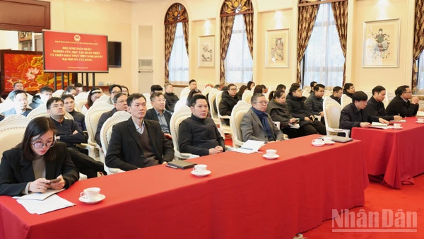 Bí thư Đảng ủy, Đại sứ Việt Nam tại Trung Quốc Phạm Thanh Bình cùng cán bộ, đảng viên tham dự điểm cầu trực tuyến Hội nghị.