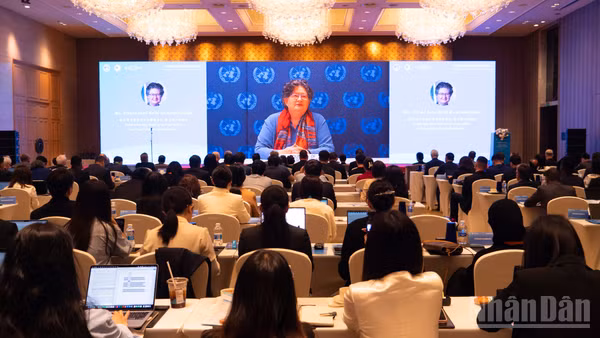 Phó Tổng Thư ký Liên hợp quốc Elinor Hammarskjöld có bài phát biểu ghi hình tại phiên khai mạc diễn đàn.