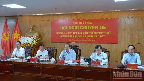 Các đồng chí Thường trực Tỉnh ủy Cà Mau chủ trì hội nghị chuyên đề về công tác phòng, chống tiêu cực.