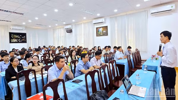 Quang cảnh Hội nghị tập huấn kỹ năng truyền thông chính sách trong xây dựng văn bản quy phạm pháp luật tại Cà Mau.