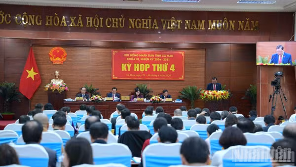 Quang cảnh kỳ họp giữa năm của Hội đồng nhân dân tỉnh Cà Mau.