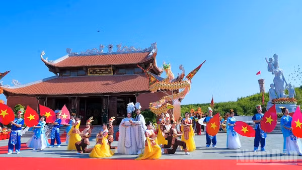 Chương trình biểu diễn nghệ thuật quảng bá hình ảnh văn hoá Việt Nam tại lễ tri ân.