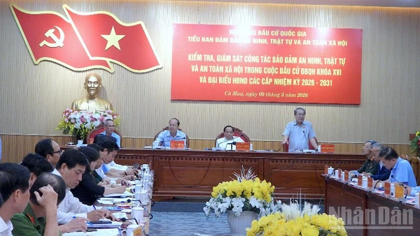 Quang cảnh buổi làm việc của Đoàn công tác của Hội đồng Bầu cử quốc gia với Ủy ban Bầu cử tỉnh Cà Mau sáng 9/3.