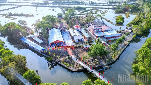 Một góc Di tích lịch sử quốc gia Trận Giồng Bốm (thuộc xã Phong Thạnh, tỉnh Cà Mau) ngày nay nhìn từ trên cao. 