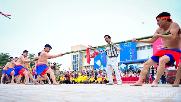 Kéo co vừa là trò chơi hấp dẫn trong ngày hội, vừa là nghi lễ linh thiêng gắn với ước vọng mưa thuận gió hòa và mùa màng bội thu.