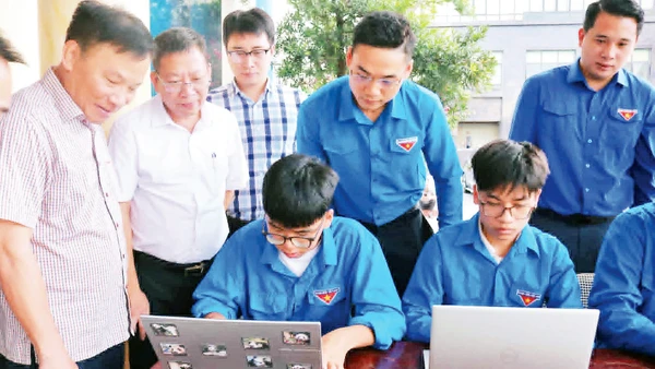 Hàng trăm nghìn lượt người dự thi "Tìm hiểu pháp luật về hộ tịch" trên môi trường số do Sở Tư pháp tỉnh Hưng Yên tổ chức.