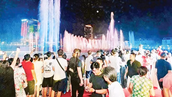 Quảng Ninh đang nỗ lực làm mới sản phẩm du lịch để thu hút khách trong dịp cuối năm.