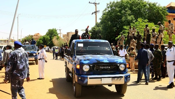 Cảnh sát có vũ trang làm nhiệm vụ tại khu vực do Lực lượng quân đội Sudan kiểm soát ở Omdurman, Khartoum. Ảnh: THX/TTXVN