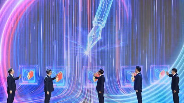 Các đại biểu bấm nút khai mạc Hội báo toàn quốc 2026. Ảnh: Thủy Nguyên