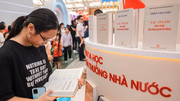 Ảnh minh họa: Triển lãm về các nhà khoa học đoạt giải thưởng Nhà nước.