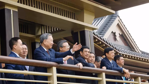 Tổng Bí thư, Chủ tịch nước Tô Lâm thăm khu vực xây dựng Khu khởi động của thành phố mới Hùng An, tỉnh Hà Bắc. Ảnh: TTXVN