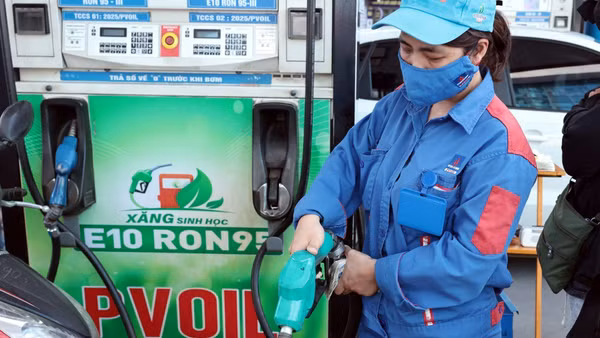 Bảo đảm nguồn cung, hạ tầng triển khai lộ trình sử dụng xăng sinh học E10 (Ảnh: TTXVN)
