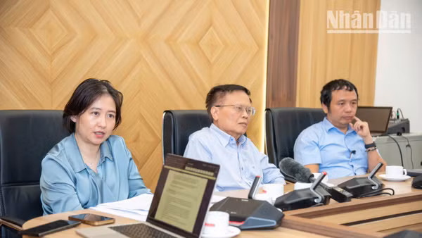 Các diễn giả tại buổi tọa đàm. (Ảnh: NGỌC DUY)