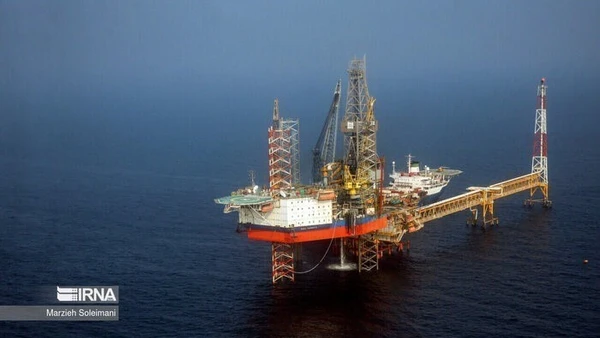 Mỏ khí đốt South Pars ở ngoài khơi thành phố Asaluyeh, miền Nam Iran. Ảnh: IRNA/TTXVN