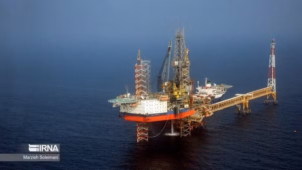 Mỏ khí đốt South Pars ở ngoài khơi thành phố Asaluyeh, miền Nam Iran. Ảnh: IRNA/TTXVN