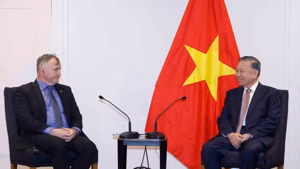 Tổng Bí thư, Chủ tịch nước Tô Lâm tiếp ông Craig Bradshaw, Giám đốc điều hành Công ty EQ Resources Limited (Australia). (Ảnh: TTXVN)