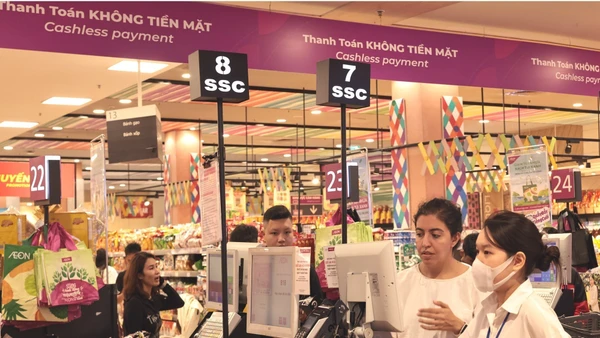 Theo Bộ Công Thương, thị trường nội địa giai đoạn 2026 – 2030 được kỳ vọng là giai đoạn tăng trưởng cao của nền kinh tế Việt Nam. Dự báo đến năm 2030 quy mô thị trường bán lẻ hàng hóa và dịch vụ tăng trưởng 10 - 12%/năm, đạt khoảng 11,5 - 12,5 triệu tỷ đồng, tương đương 450 tỷ USD. Ảnh: TTXVN