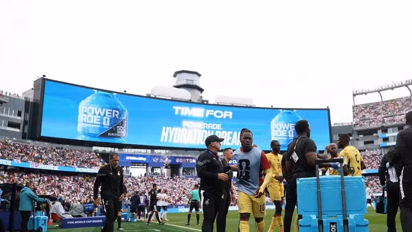 FIFA bảo vệ quãng nghỉ giữa hiệp. Ảnh: FIFA Media.