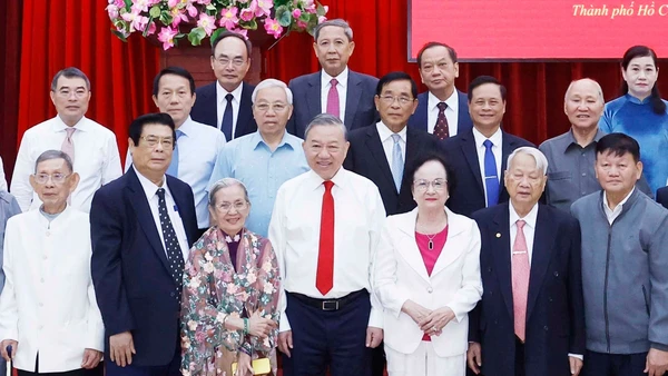 Tổng Bí thư Tô Lâm thăm, chúc Tết Đảng bộ, chính quyền và Nhân dân Thành phố Hồ Chí Minh. (Ảnh: THỐNG NHẤT/TTXVN)