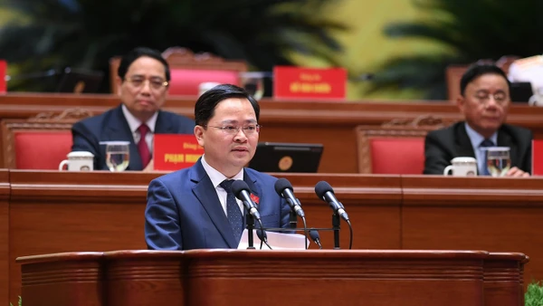 Phó Trưởng Ban Chính sách, chiến lược Trung ương Nguyễn Anh Tuấn trình bày tham luận tại Đại hội đại biểu toàn quốc lần thứ XIV của Đảng.