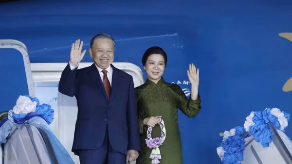 Tổng Bí thư, Chủ tịch nước Tô Lâm và Phu nhân rời Bangkok, lên đường thăm cấp Nhà nước tới Singapore. Ảnh: TTXVN