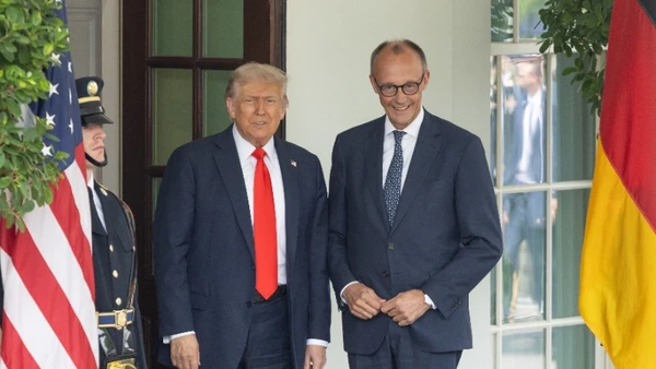 Tổng thống Mỹ Donald Trump (phải) hội đàm với Thủ tướng Đức Friedrich Merz tại Nhà Trắng ở Washington DC., ngày 3/3/2026. Hai nhà lãnh đạo cũng thảo luận về cuộc xung đột tại Ukraine và quan hệ thương mại giữa Liên minh châu Âu (EU) và Mỹ. Ảnh: THX/TTXVN