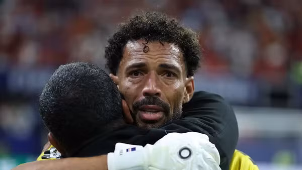 Thủ môn Vozinha giúp đội tuyển Cape Verde gây bất ngờ khi cầm hòa đội tuyển Tây Ban Nha. (Ảnh: FIFA)