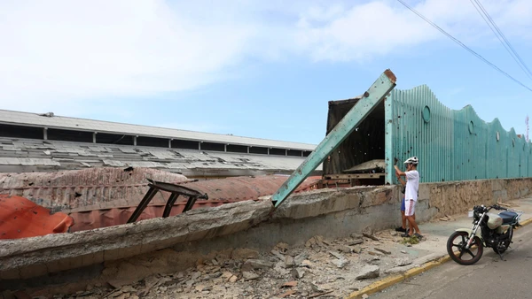 Thiệt hại sau một cuộc không kích tại cảng La Guaira, Venezuela ngày 3/1/2026. Ảnh: THX/TTXVN