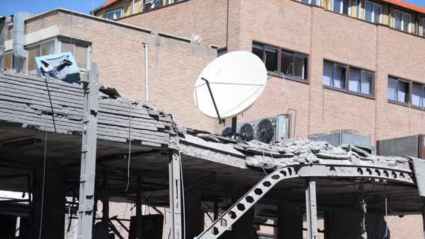 Trường học bị phá hủy sau cuộc không kích của Mỹ và Israel tại Tehran, Iran, ngày 7/4/2026. Ảnh: THX/TTXVN