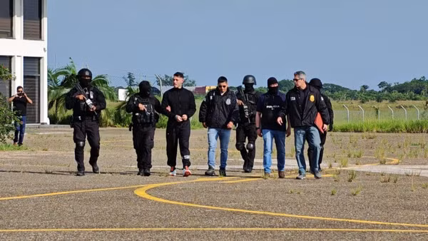 Sebastian Marset được chuyển đến trại tạm giam vào ngày 13/3. Ảnh: Cảnh sát Bolivia