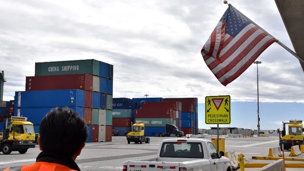 Quang cảnh cảng hàng hóa ở Los Angeles, California, Mỹ. Ảnh: THX/TTXVN