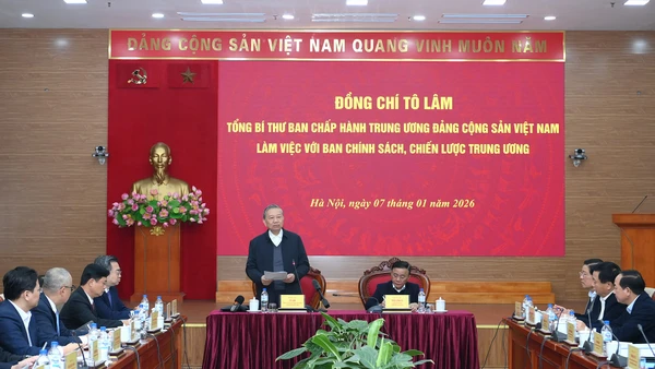 Tổng Bí thư Tô Lâm chủ trì cuộc làm việc với Ban Chính sách, Chiến lược Trung ương. (Ảnh: ĐĂNG KHOA)