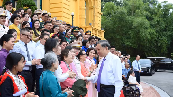 Tổng Bí thư, Chủ tịch nước Tô Lâm gặp mặt 100 đại biểu trong chương trình “Việc tử tế” của Đài Truyền hình Việt Nam. (Ảnh: ĐĂNG KHOA)