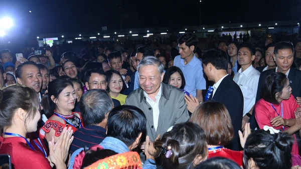 Tổng Bí thư Tô Lâm dự Ngày hội Đại đoàn kết toàn dân tộc với nhân dân phường Thượng Cát, thành phố Hà Nội. (Ảnh ĐĂNG KHOA)