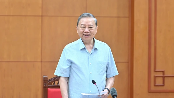 Tổng Bí thư Tô Lâm chủ trì làm việc với Ban Thường vụ Đảng uỷ Chính phủ về Luật Đất đai (sửa đổi) và các luật liên quan. (Ảnh ĐĂNG KHOA)